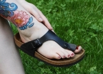Birkenstocks und Bodypainting