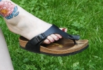 Birkenstocks und Bodypainting