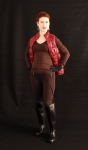 Reitherrin Undine in Reithose, Reitstiefeln und Reithandschuhen